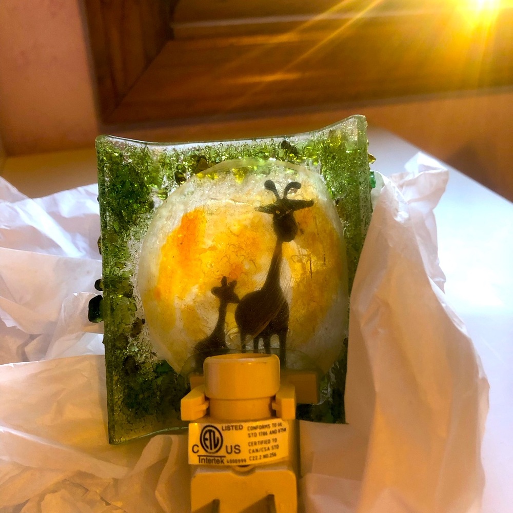 Giraffe recycled glass “night” light - Picture 3 of 3